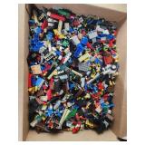 Lego figures and pieces