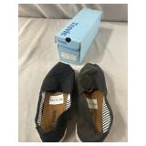 Pair of Womenï¿½s Trevie Size 8 Black Shoes