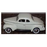 1940 Ford Deluxe 1:18 Scale Diecast Metal Car