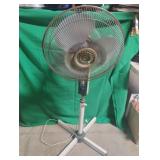 Tatumg SLD-16GKP deluxe adjustable floor fan.