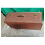 Vintage Starline suitcase. 1 closer needs repairs