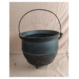 Cast iron 3 feet handled pot 10 x 9