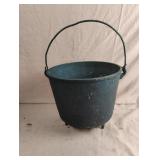 Cast iron 3 feet handled pot 9 x 7.5