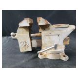 Dunlap bench vise with 3 1/2' jaws.