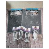 2 litter trap mats, 4 catnip toys