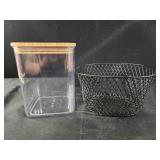 Plastic container, small wire basket
