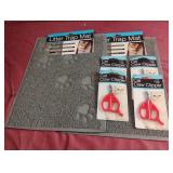 2 litter trap mats and 4 cat claw clippers