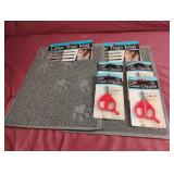2 litter trap mats and 4 cat claw clippers