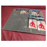2 litter trap mats and 4 cat claw clippers