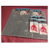 2 litter trap mats and 4 cat claw clippers
