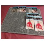 2 litter trap mats and 4 cat claw clippers