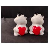 Frog salt and pepper shaker set