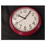 Ingraham quartz wall clock. Works 8.5"