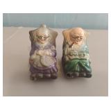 Vintage grandma and grandpa salt and pepper