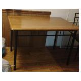 Dining room table 26 x 30 x 32