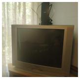 Sharp TV-powers on 32" and a naxa antannae