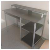 Desk 48 x 33.5 x 21