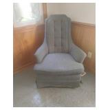 Captains chair. Arm is loose. 29 x 39.5 x 22