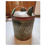 Metal gas can