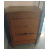 Vintage dresser 4 drawer. 28 x 42 x 17