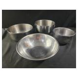 4 stainless bowls assorted sizes