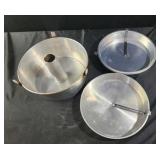 Easy release round cake pans and bundt cake pans
