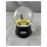Taxi Snowglobe 2021 - Plays Carol
