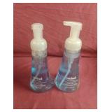 Method foaming hand wash. 2-300 ml bottles.
