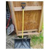Snow shovel