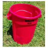 Rubbermaid Brute round trash can  with handles