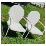 Set of 2 outdoor metal chairs 19 x 33.5 x 19