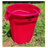 Rubbermaid Brute round trash can  with handles