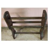 Towel wood rack. 17.5 x 19 x 5