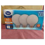 40 Watt daylight dimmable light bulbs. 4-4 ct