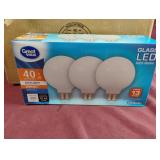 40 Watt daylight dimmable light bulbs. 4-4 ct