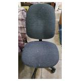 Desk chair wide seat