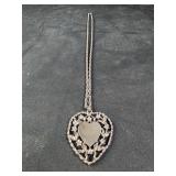 Heart shaped pendant silvertone necklace