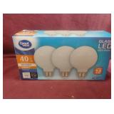 40 Watt daylight dimmable light bulbs. 4 total