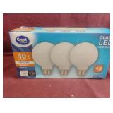 40 Watt daylight dimmable light bulbs. 4 total