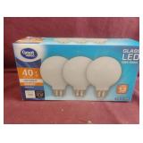 40 Watt daylight dimmable light bulbs. 4 total