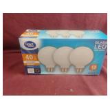 40 Watt daylight dimmable light bulbs. 4 total