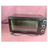 Hamilton Beach toaster oven. Powers on