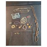 2 necklaces and pieces of jewelry, mismatched