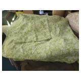 Full size green and white bedspread with 2 sham