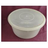 Vintage Sheer TUPPERWARE Round Cake Keeper. SEAL