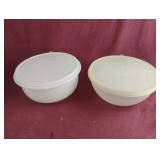 Vintage Tupperware mixing bowls with lids