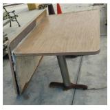 Table with metal legs and an extra top