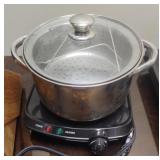Single burner and a 4qt stainless pot with lid