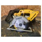 Dewalt saw 6.5" with bag no battery
