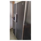 GE 26.7 cu. Ft. Refrigerator-Freezer. Works